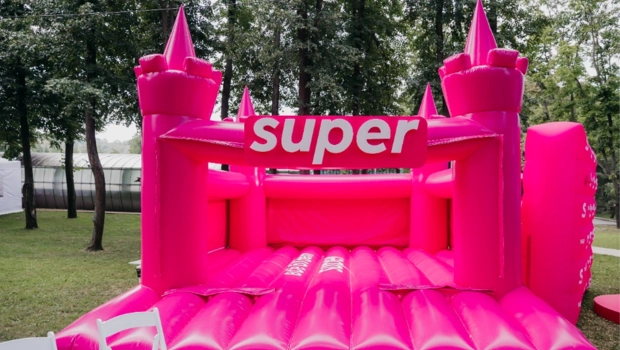 Дима Билан, Тимати, Джиган и другие звезды в розовом батутном замке Super на VK Fest Дима Билан, Тимати, Джиган и другие звезды в розовом батутном замке Super на VK Fest