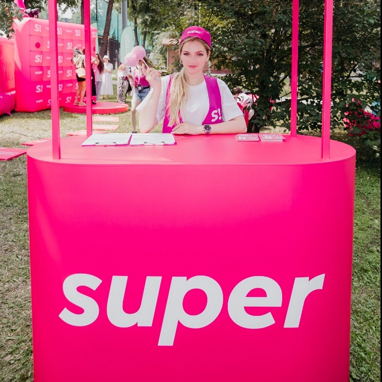 Дима Билан, Тимати, Джиган и другие звезды в розовом батутном замке Super на VK Fest Дима Билан, Тимати, Джиган и другие звезды в розовом батутном замке Super на VK Fest