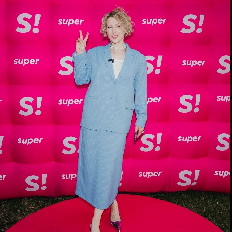 Дима Билан, Тимати, Джиган и другие звезды в розовом батутном замке Super на VK Fest Дима Билан, Тимати, Джиган и другие звезды в розовом батутном замке Super на VK Fest