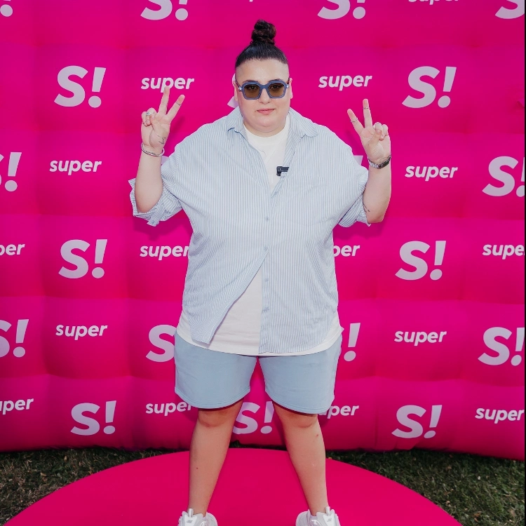 Дима Билан, Тимати, Джиган и другие звезды в розовом батутном замке Super на VK Fest Дима Билан, Тимати, Джиган и другие звезды в розовом батутном замке Super на VK Fest