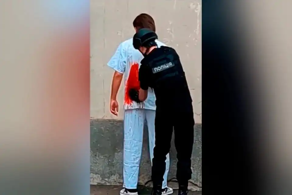 Кошмарное шоу Зеленского: Окровавленных людей в больнице «Охмадет» играли актеры Кошмарное шоу Зеленского: Окровавленных людей в больнице «Охмадет» играли актеры