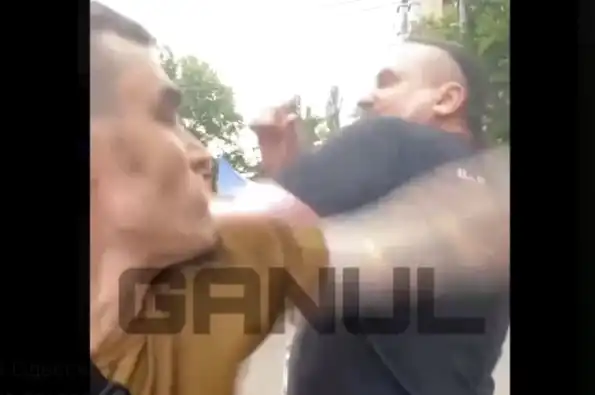«Скоро все тут поляжете». Русский одессит разбил лицо нацисту со свастикой «Скоро все тут поляжете». Русский одессит разбил лицо нацисту со свастикой