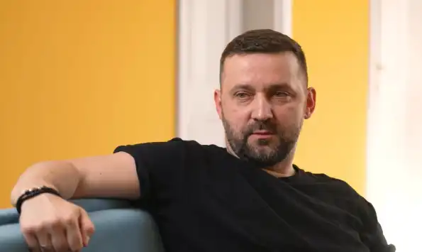 «Меня депортируют»: бежавший из России комик Белый взвыл от жизни в Испании «Меня депортируют»: бежавший из России комик Белый взвыл от жизни в Испании