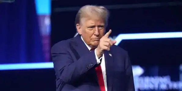 Трамп нанес удар по Зеленскому: Россия непобедима – вспомни, чем закончили Гитлер и Наполеон Трамп нанес удар по Зеленскому: Россия непобедима – вспомни, чем закончили Гитлер и Наполеон