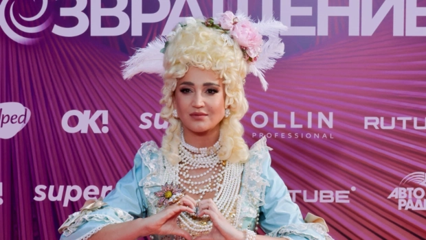 Ольга Бузова без макияжа поразила поклонников внешностью: «Годы идут» Ольга Бузова без макияжа поразила поклонников внешностью: «Годы идут»
