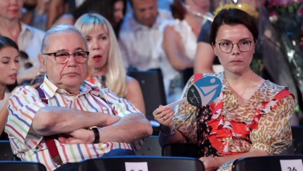 Брухунова ответила на обвинения за связь с женатым Петросяном: «Сегодня вспомнила, что такое хейт» Брухунова ответила на обвинения за связь с женатым Петросяном: «Сегодня вспомнила, что такое хейт»