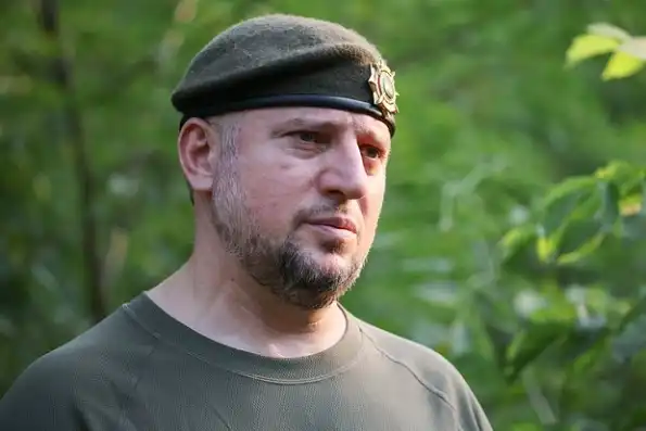 «Не такой петух, как ты, должен у меня что-то спрашивать». Командир «Ахмата» обвинил часть военкоров в работе на ВСУ «Не такой петух, как ты, должен у меня что-то спрашивать». Командир «Ахмата» обвинил часть военкоров в работе на ВСУ