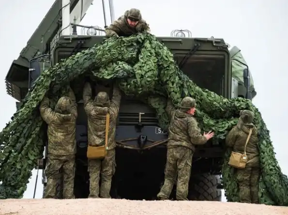 «В ответ на мольбы». Россия отправила войска в Великобританию «В ответ на мольбы». Россия отправила войска в Великобританию