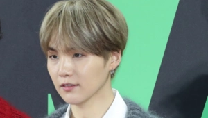 Шуга из BTS установил рекорд среди всех азиатских исполнителей в мировых музыкальных чартах Шуга из BTS установил рекорд среди всех азиатских исполнителей в мировых музыкальных чартах