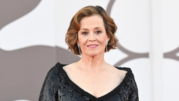74-летняя Сигурни Уивер продемонстрировала стройную фигуру и осанку 74-летняя Сигурни Уивер продемонстрировала стройную фигуру и осанку