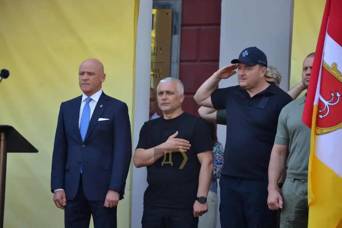 «Или гимнастерку снимите, или шаровары наденьте» — в Одессе позорный День города «Или гимнастерку снимите, или шаровары наденьте» — в Одессе позорный День города