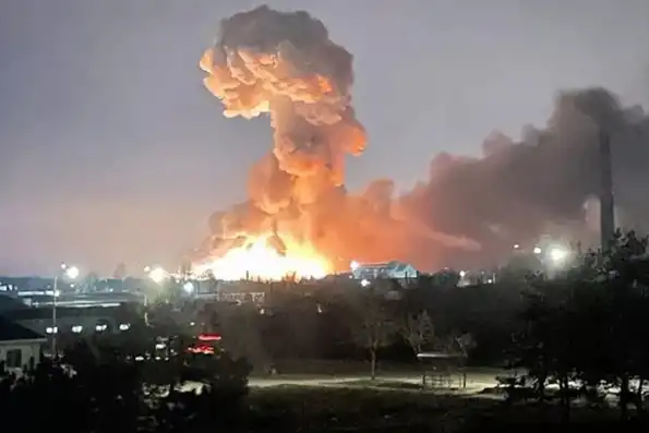 Вокзал во Львове полыхал полночи: русские ракеты накрыли поставки западного оружия точным ударом Вокзал во Львове полыхал полночи: русские ракеты накрыли поставки западного оружия точным ударом