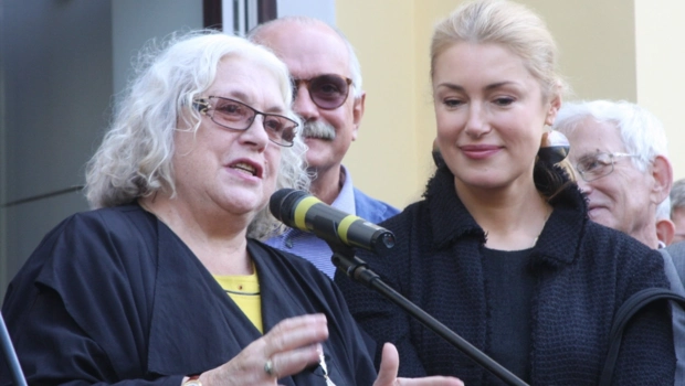 Родная дочь Лидии Федосеевой-Шукшиной обманом лишила ее последнего дохода Родная дочь Лидии Федосеевой-Шукшиной обманом лишила ее последнего дохода