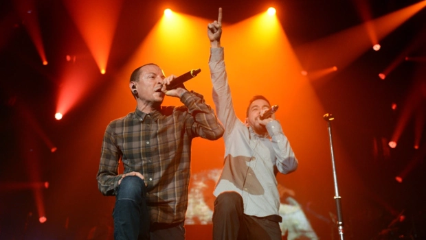Linkin Park вернулась на сцену с новой вокалисткой Linkin Park вернулась на сцену с новой вокалисткой