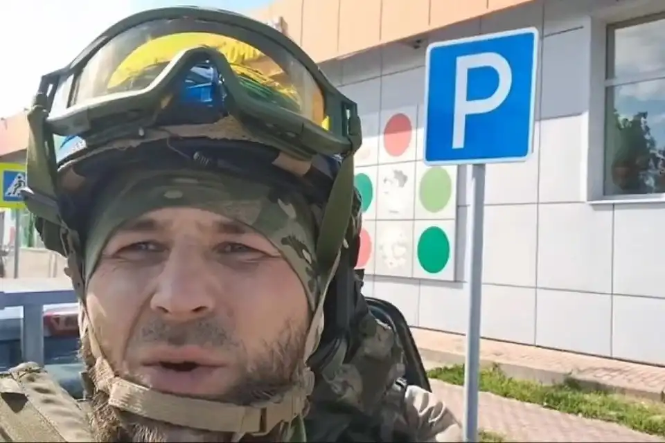 Граффити на «Пятёрочке» в Судже показали истинное лицо ВСУ: сразу понятно, кто освобождает свою землю, а кто оккупант Граффити на «Пятёрочке» в Судже показали истинное лицо ВСУ: сразу понятно, кто освобождает свою землю, а кто оккупант