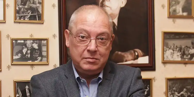 Похоже, что сын Юрия Никулина не наш человек. Да и внук тоже Похоже, что сын Юрия Никулина не наш человек. Да и внук тоже
