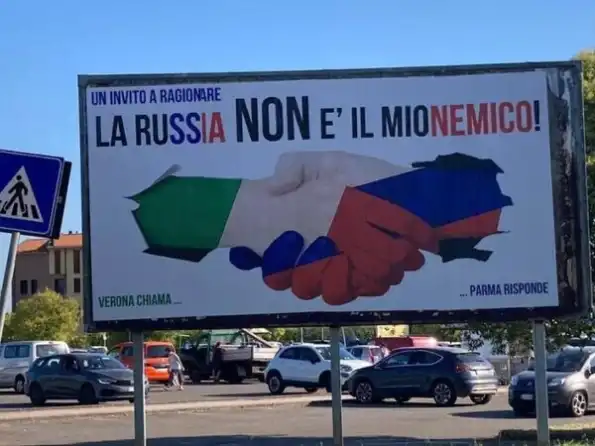 «Россия нам не враг. Хватит давать деньги на оружие для Украины». На рекламных щитах по всей Италии появились пророссийские плакаты «Россия нам не враг. Хватит давать деньги на оружие для Украины». На рекламных щитах по всей Италии появились пророссийские плакаты