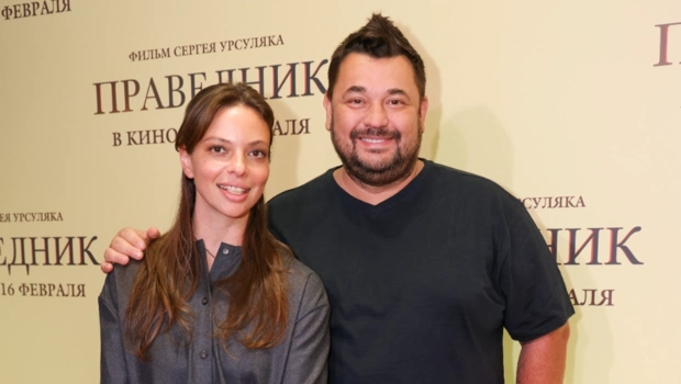 Сергей Жуков устроил Регине Бурд свидание в палатке: «Ноль рублей, ноль копеек» Сергей Жуков устроил Регине Бурд свидание в палатке: «Ноль рублей, ноль копеек»
