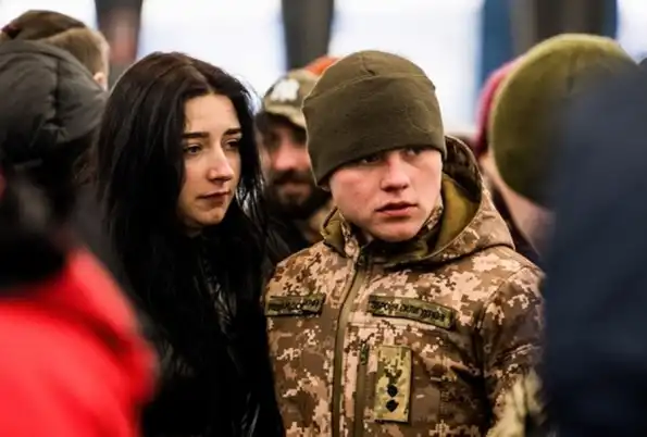 Военкомы оставили Львов без мужчин, его жители заговорили по-русски: что происходит в городе, когда Киев потеряет там контроль Военкомы оставили Львов без мужчин, его жители заговорили по-русски: что происходит в городе, когда Киев потеряет там контроль