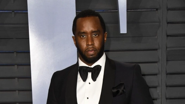 Пользователи Сети считают, что вместо P.Diddy был задержан его двойник Пользователи Сети считают, что вместо P.Diddy был задержан его двойник