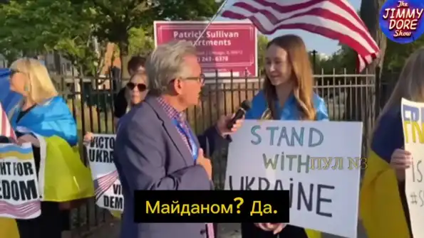 Телеведущий в США задал три простых вопроса митингующей украинке. Итог его удивил: «Путин проснулся и решил вторгнуться» Телеведущий в США задал три простых вопроса митингующей украинке. Итог его удивил: «Путин проснулся и решил вторгнуться»
