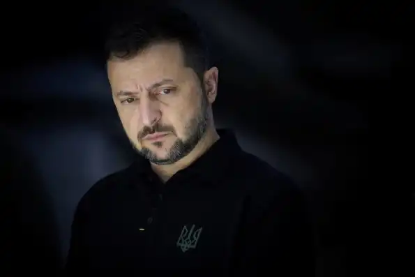 Новое сумасшествие Зеленского насмешило весь мир: одновременно вылизал сапоги и Байдену, и Трампу Новое сумасшествие Зеленского насмешило весь мир: одновременно вылизал сапоги и Байдену, и Трампу