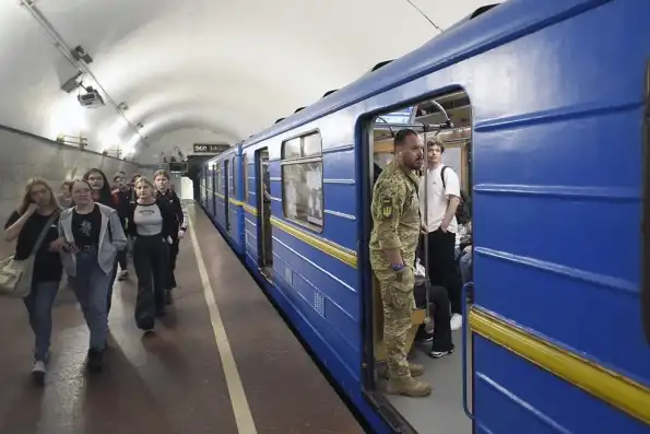 «В концлагере имени Зеленского паспорта не нужны»: жители Киева готовы отказаться от украинского гражданства и ждут прихода России «В концлагере имени Зеленского паспорта не нужны»: жители Киева готовы отказаться от украинского гражданства и ждут прихода России