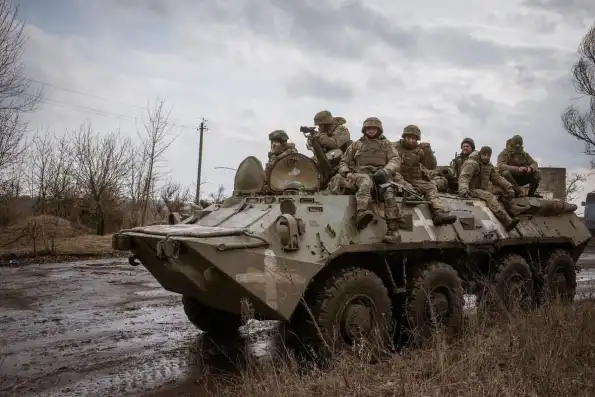 «Вы что, совсем тупые?». В Курской области разнесли очередную военную колонну: дорогая техника горит в полях «Вы что, совсем тупые?». В Курской области разнесли очередную военную колонну: дорогая техника горит в полях
