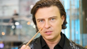Прохор Шаляпин попробовал жить по-деревенски: «Можем спеть на сеновале» Прохор Шаляпин попробовал жить по-деревенски: «Можем спеть на сеновале»