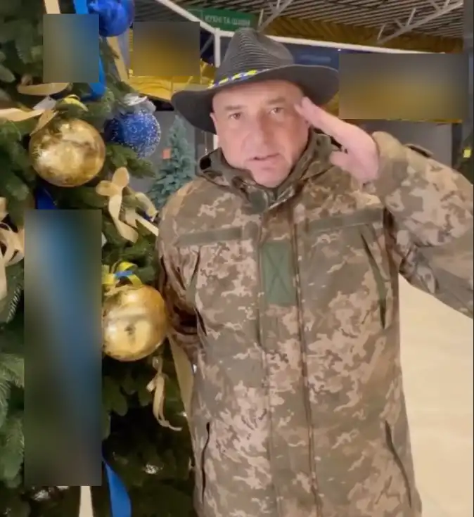 Опер Гнездилов из «Пса» облачился в вышиванку и стал патриотичным «небратом» Актер Михаил Жонин Опер Гнездилов из «Пса» облачился в вышиванку и стал патриотичным «небратом» Актер Михаил Жонин