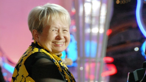 95-летняя Александра Пахмутова поразила зрителей на юбилейном вечере 95-летняя Александра Пахмутова поразила зрителей на юбилейном вечере