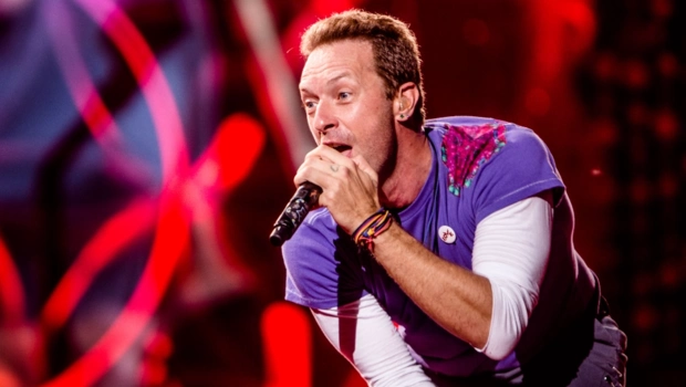 Солист Coldplay спас ребенка во время концерта Солист Coldplay спас ребенка во время концерта