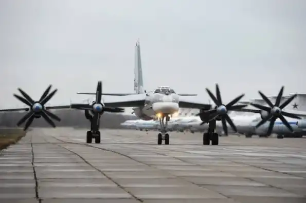 Вылет восьми Ту 95 вызвал панику на Украине: «Медведи» ВКС вышли на охоту с «ядерной базы Путина» Вылет восьми Ту 95 вызвал панику на Украине: «Медведи» ВКС вышли на охоту с «ядерной базы Путина»