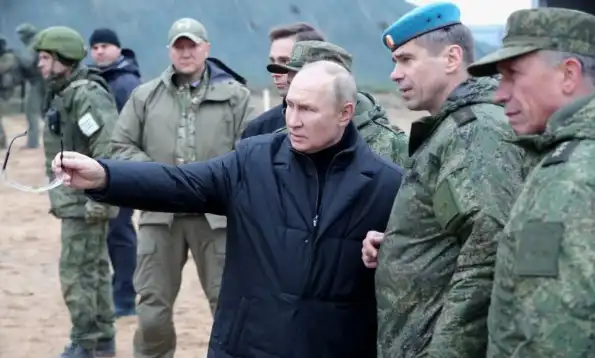 «В него вселяется берсерк»: как Украина, Запад и российские блогеры отреагировали на обращение Путина «В него вселяется берсерк»: как Украина, Запад и российские блогеры отреагировали на обращение Путина
