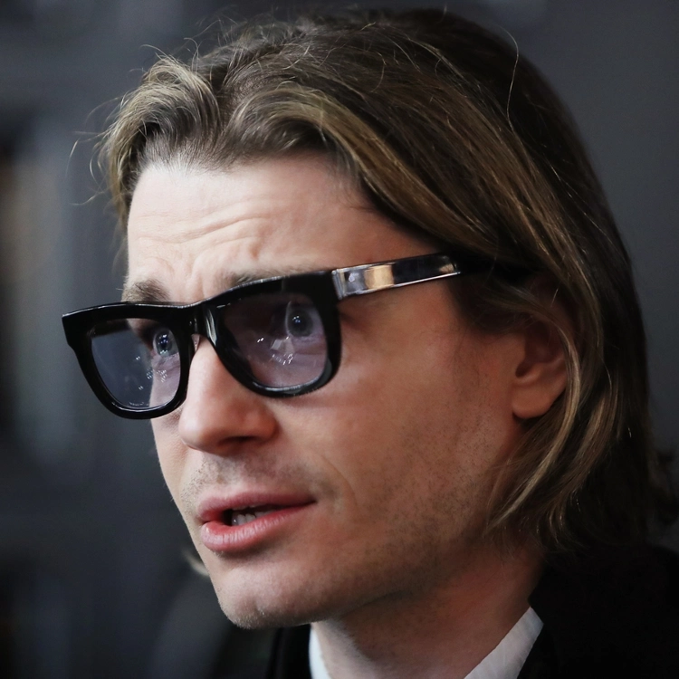 Новый образ Максима Матвеева разочаровал поклонников: «Фу, не буду смотреть» Новый образ Максима Матвеева разочаровал поклонников: «Фу, не буду смотреть»