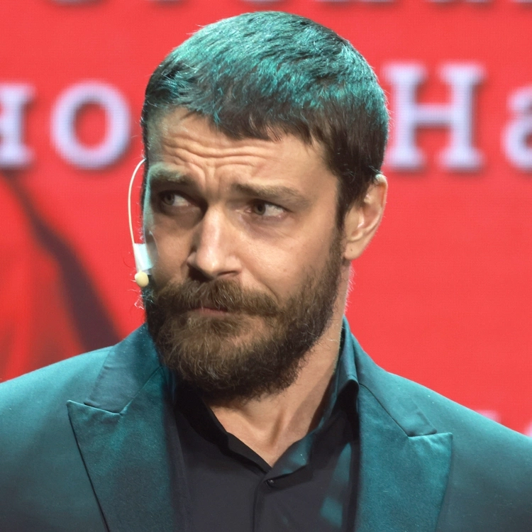 Новый образ Максима Матвеева разочаровал поклонников: «Фу, не буду смотреть» Новый образ Максима Матвеева разочаровал поклонников: «Фу, не буду смотреть»