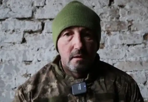 Украинский военнослужащий Приймачук пришел греться в блиндаж к российским воинам Украинский военнослужащий Приймачук пришел греться в блиндаж к российским воинам