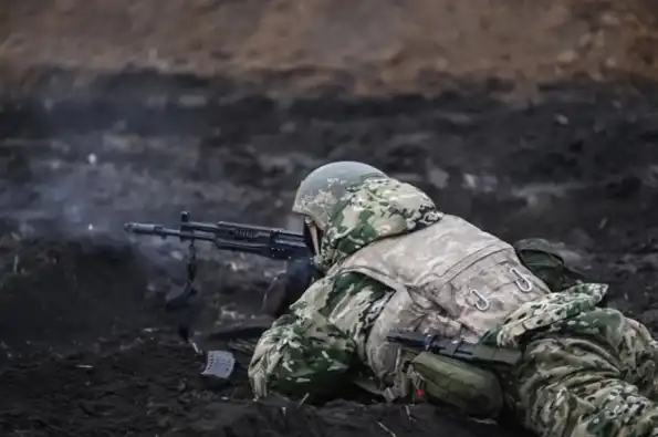 Лови, поляк, гранату от русского солдата. Боец в одиночку забил наемников Лови, поляк, гранату от русского солдата. Боец в одиночку забил наемников