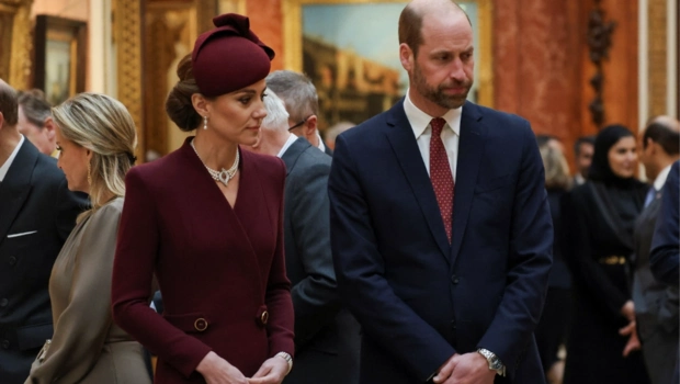 Пережившая рак Кейт Миддлтон вышла в свет с заметно постаревшим мужем Пережившая рак Кейт Миддлтон вышла в свет с заметно постаревшим мужем