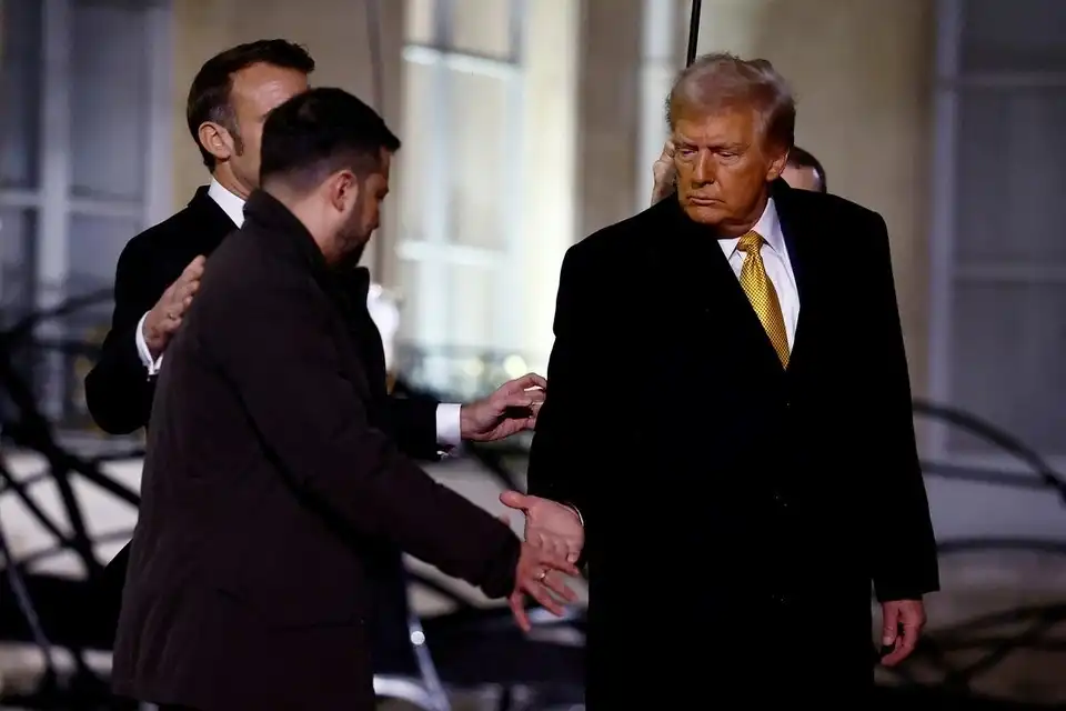 Позор Зеленского в Париже: Трамп брезгливо морщился и опоздал на 40 минут, выводы для Зеленского неутешительные Позор Зеленского в Париже: Трамп брезгливо морщился и опоздал на 40 минут, выводы для Зеленского неутешительные
