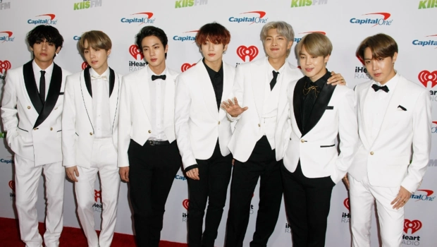 Чонгук из BTS стал двукратным победителем премии Billboard Music Awards 2024 Чонгук из BTS стал двукратным победителем премии Billboard Music Awards 2024