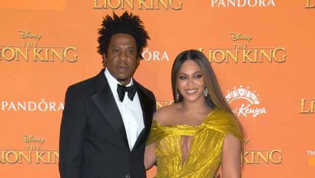 Бейонсе сменила фамилию на фоне обвинений в адрес ее мужа Jay-Z Бейонсе сменила фамилию на фоне обвинений в адрес ее мужа Jay-Z