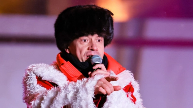 Серов забыл слова песни на второй строчке и начал ее опять Серов забыл слова песни на второй строчке и начал ее опять