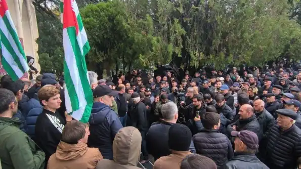 Абхазия накрылась Пицундой осталась без туристов на фоне ограничений с деньгами, светом и мандаринами Абхазия накрылась Пицундой осталась без туристов на фоне ограничений с деньгами, светом и мандаринами