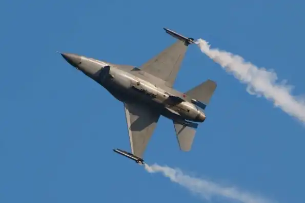 «Вилы» в землю и кранты. F 16 с украинским «трезубом» сбит русской ракетой «Вилы» в землю и кранты. F 16 с украинским «трезубом» сбит русской ракетой
