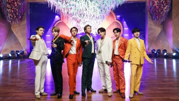 Лучшие новогодние каверы k-pop групп Лучшие новогодние каверы k-pop групп