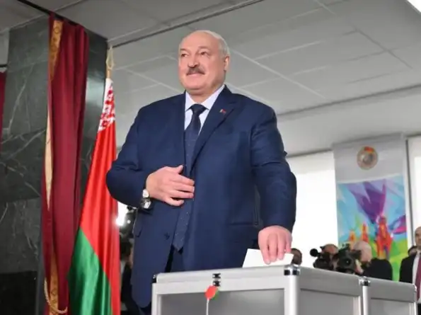 Лукашенко жестко осадил европейских журналистов: «Вы пресмыкаетесь перед старшими братьями в Вашингтоне» Лукашенко жестко осадил европейских журналистов: «Вы пресмыкаетесь перед старшими братьями в Вашингтоне»