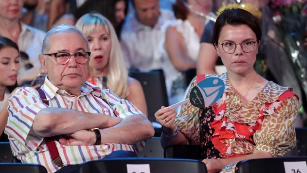 Жена Петросяна высказалась о хейтерах: «Чао-какао, бедолаги! Я счастлива!» Жена Петросяна высказалась о хейтерах: «Чао-какао, бедолаги! Я счастлива!»