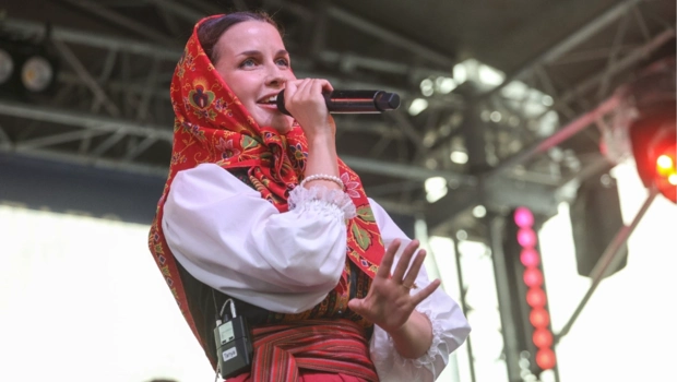 Исполнительница хита «Матушка» заявила, что ее дочь не будет жить в закулисье на чемоданах Исполнительница хита «Матушка» заявила, что ее дочь не будет жить в закулисье на чемоданах