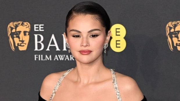 Селена Гомес забыла текст на BAFTA Селена Гомес забыла текст на BAFTA